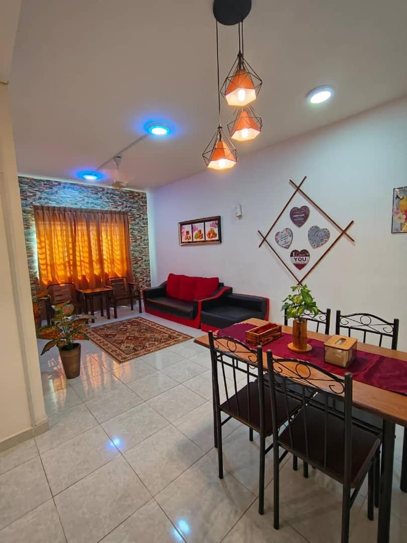 Homestay Budget Kuala Terengganu Tulipsia House Buitenkant foto