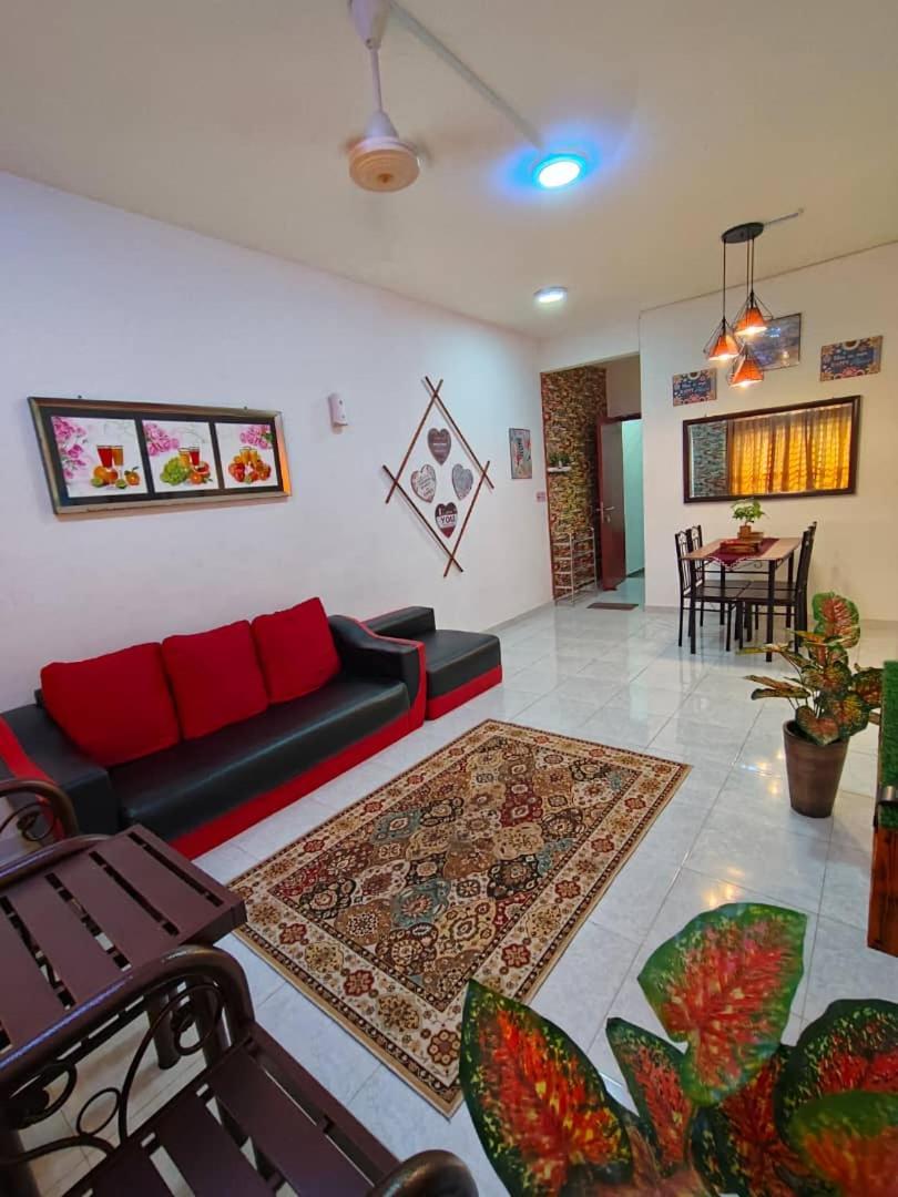 Homestay Budget Kuala Terengganu Tulipsia House Buitenkant foto