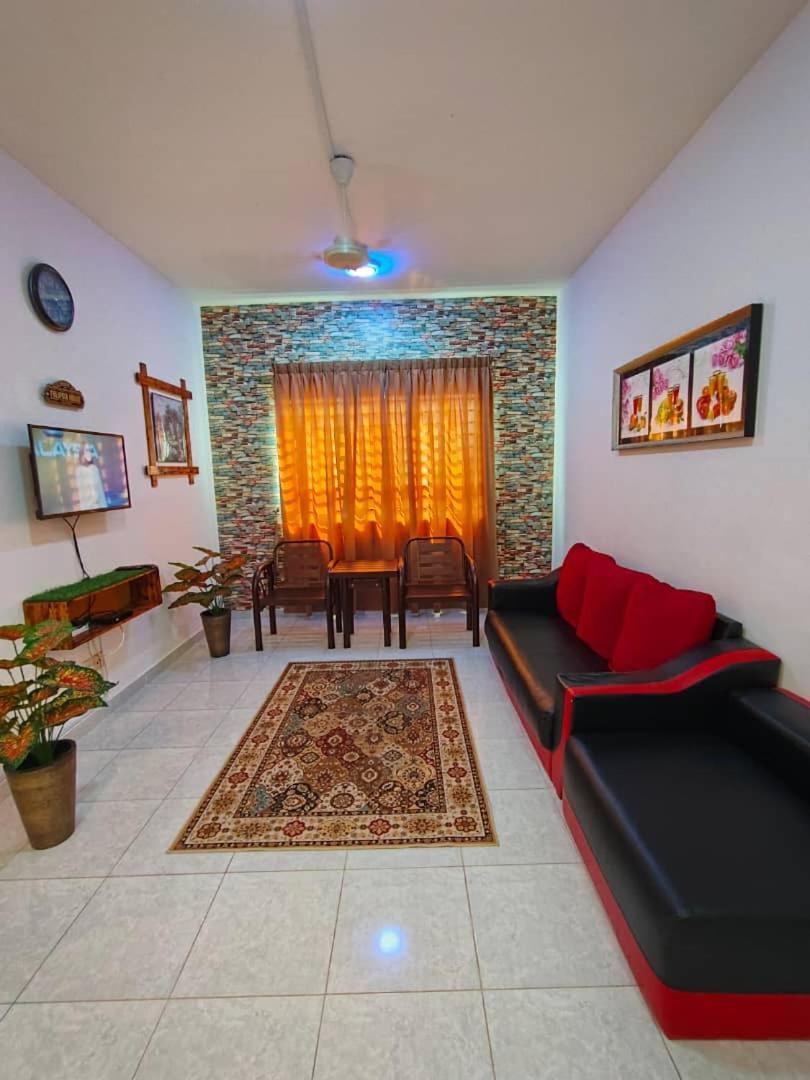 Homestay Budget Kuala Terengganu Tulipsia House Buitenkant foto